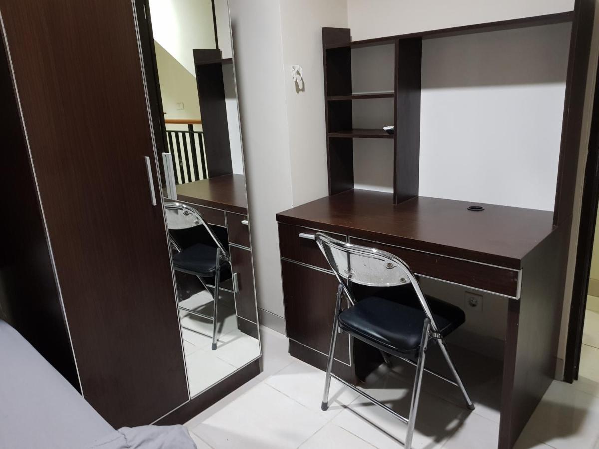 Aloha Guest House - 1 Male Only Tangerang Buitenkant foto