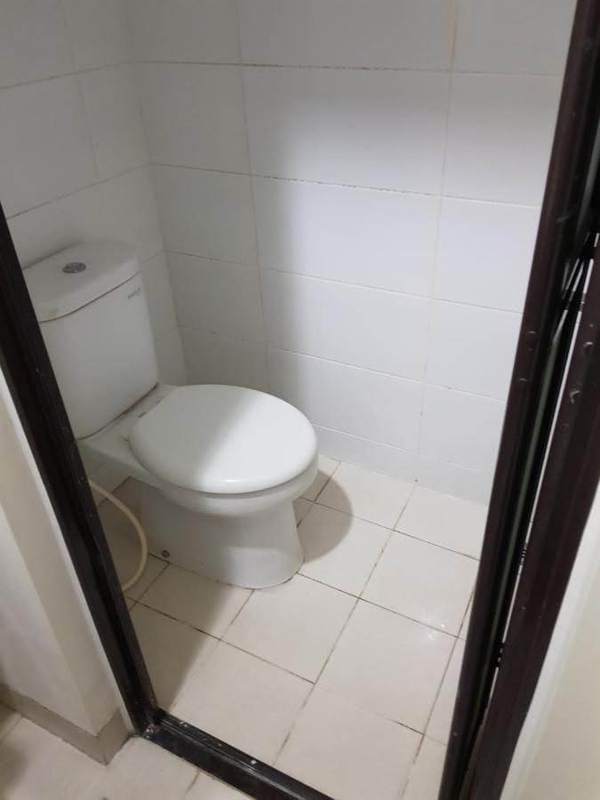 Aloha Guest House - 1 Male Only Tangerang Buitenkant foto