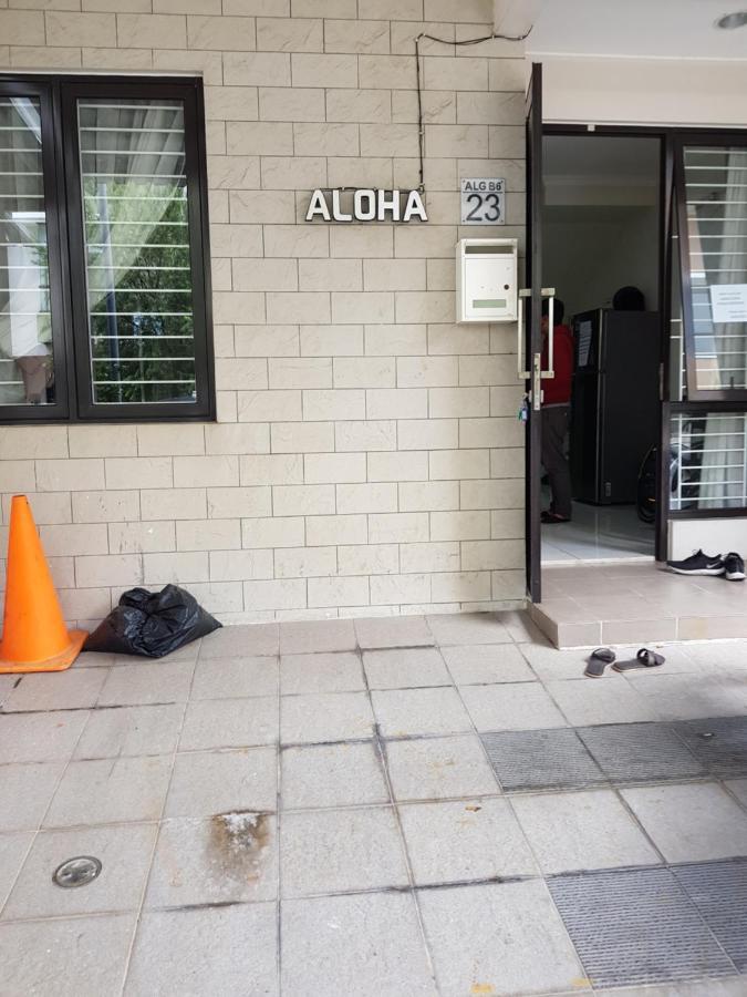 Aloha Guest House - 1 Male Only Tangerang Buitenkant foto