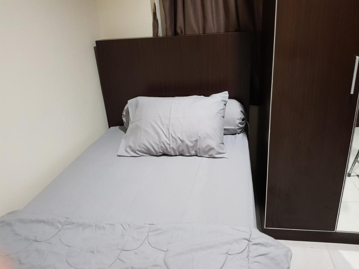 Aloha Guest House - 1 Male Only Tangerang Buitenkant foto
