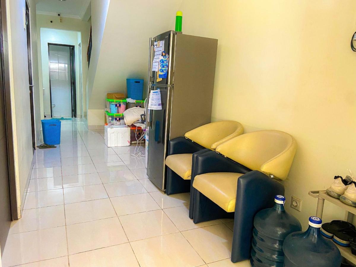 Aloha Guest House - 1 Male Only Tangerang Buitenkant foto
