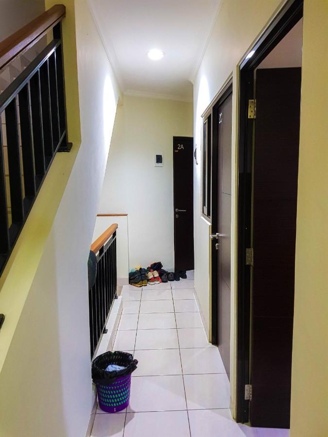 Aloha Guest House - 1 Male Only Tangerang Buitenkant foto